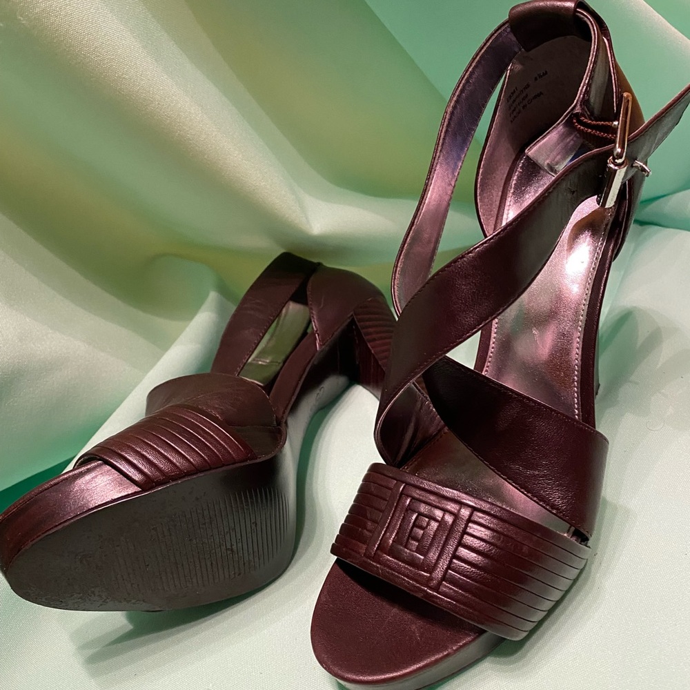 Calvin Klein Brown leather  pumps